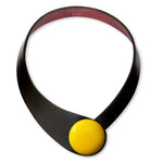 Carica l&#39;immagine nel visualizzatore di Gallery, Collana pelle nera + bottone ceramica splash
