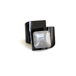 Carica l&#39;immagine nel visualizzatore di Gallery, Squared Button, Crossed Bracelet, Bright Black Leather

