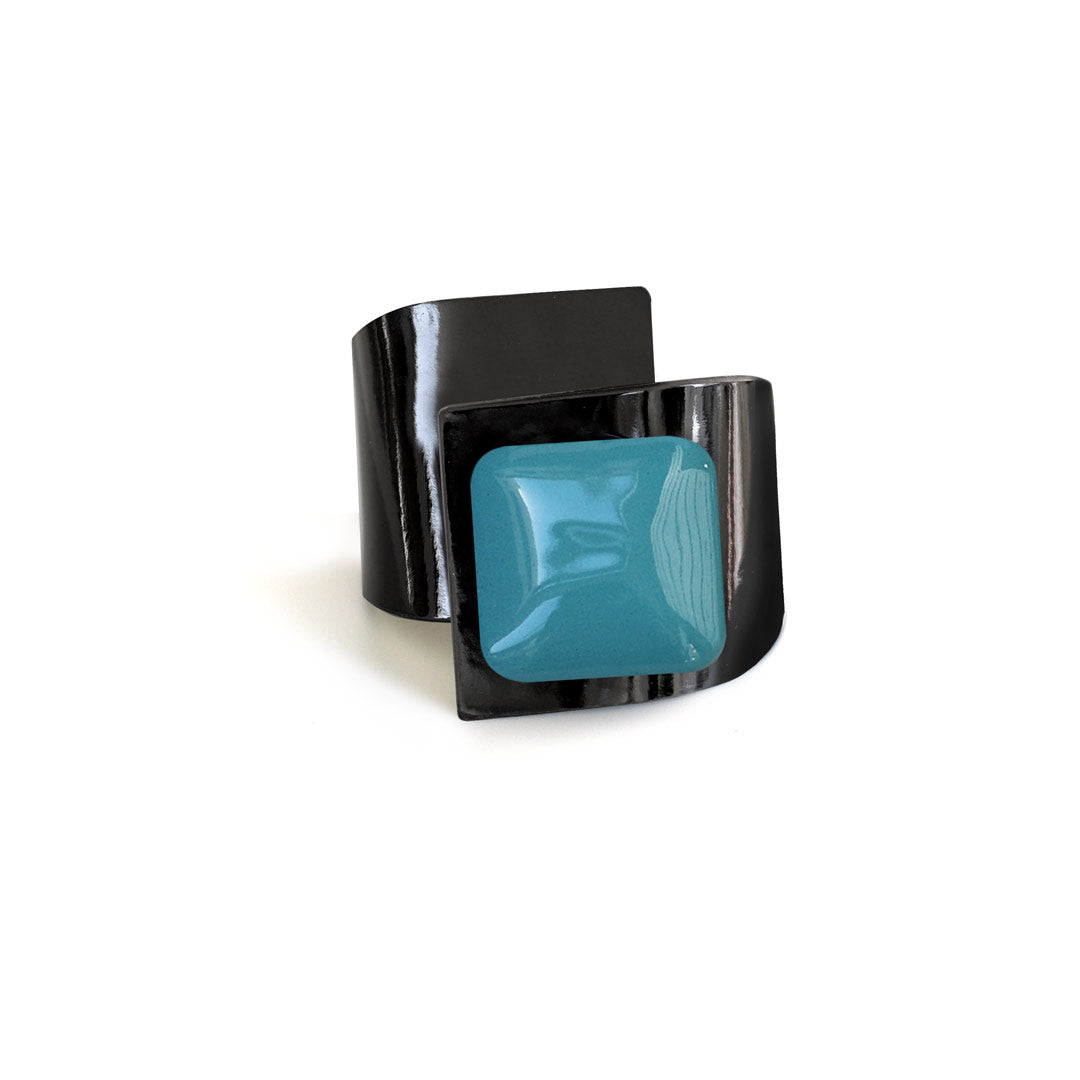 Ceramic Button, Crossed Bracelet, Bright Black Leather