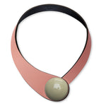 Carica l&#39;immagine nel visualizzatore di Gallery, Collana pelle rosa antico + bottone ceramica
