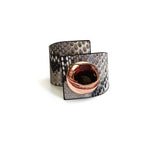 Carica l&#39;immagine nel visualizzatore di Gallery, Squared Button, Crossed Bracelet, Grey Snake Printed Leather
