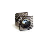 Carica l&#39;immagine nel visualizzatore di Gallery, Metal Button, Crossed Bracelet, Grey Snake Printed Leather
