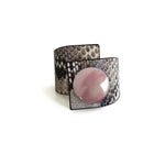 Carica l&#39;immagine nel visualizzatore di Gallery, Metal Button, Crossed Bracelet, Grey Snake Printed Leather
