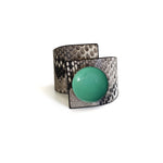 Carica l&#39;immagine nel visualizzatore di Gallery, Metal Button, Crossed Bracelet, Grey Snake Printed Leather
